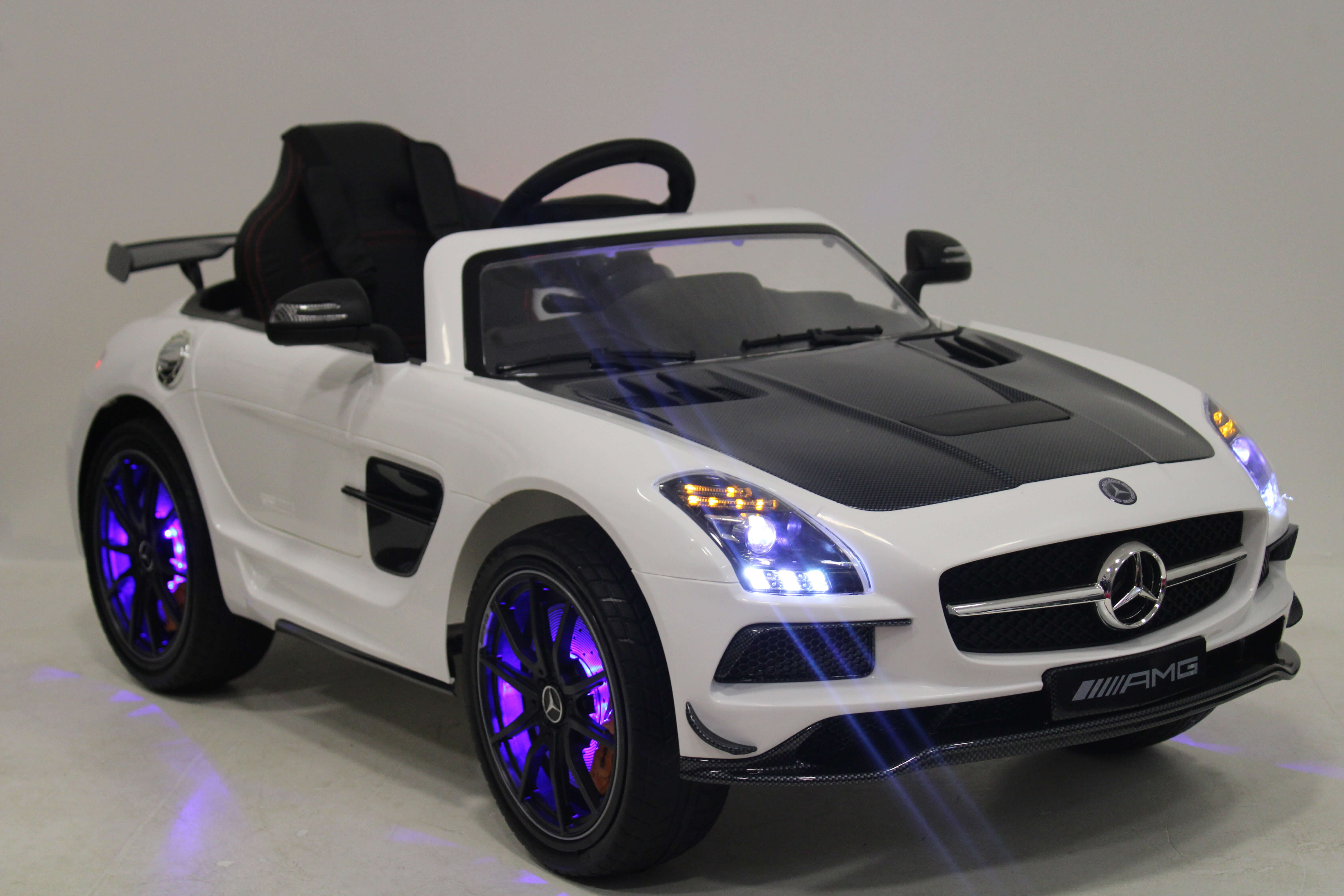 Электромобиль RiverToys Mercedes-Benz SLS A333AA VIP CARBON - купить в  Волгограде за 39990 руб. | «GiperSport»