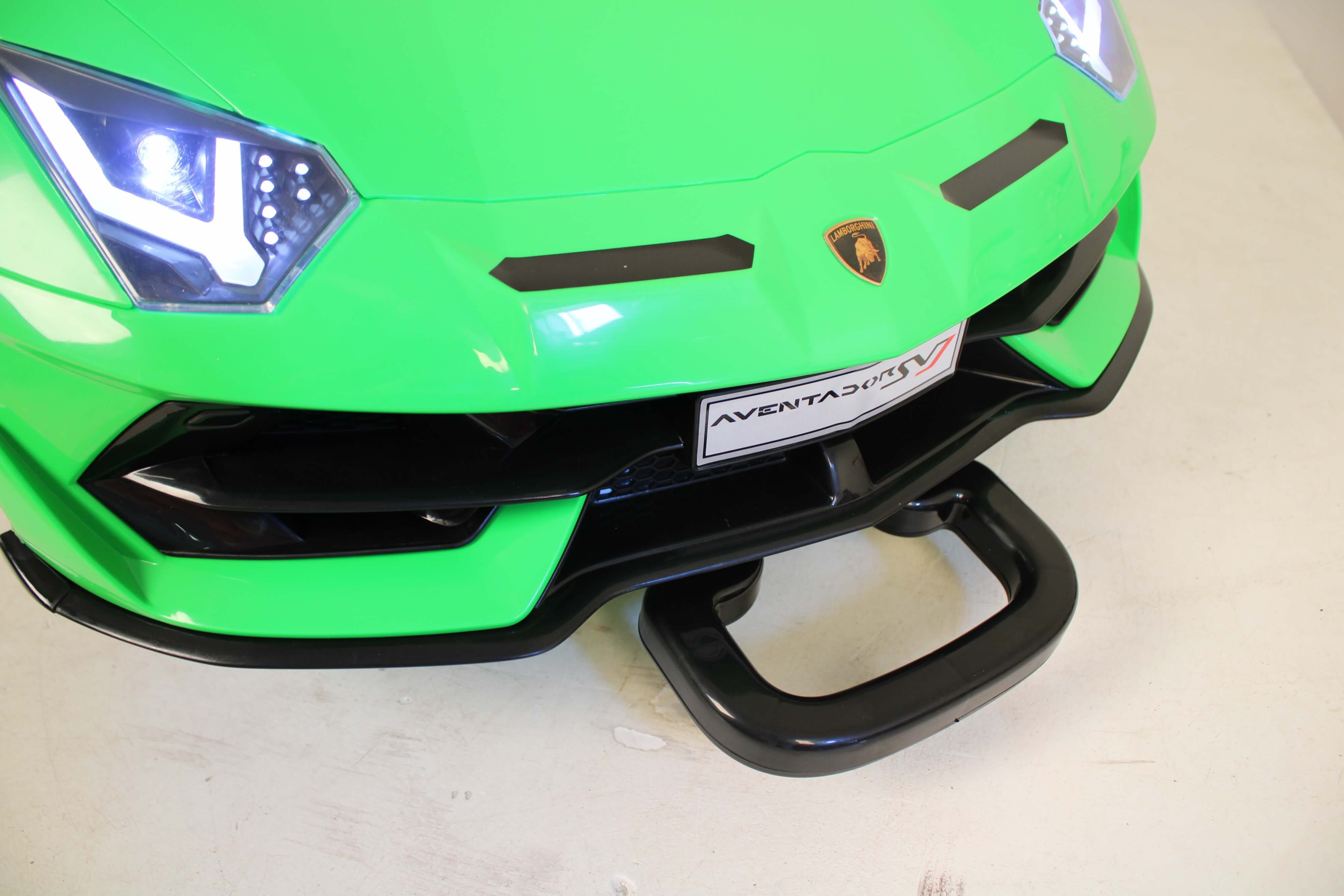 Электромобиль RiverToys LAMBORGHINI AVENDATOR SVJ - HL328