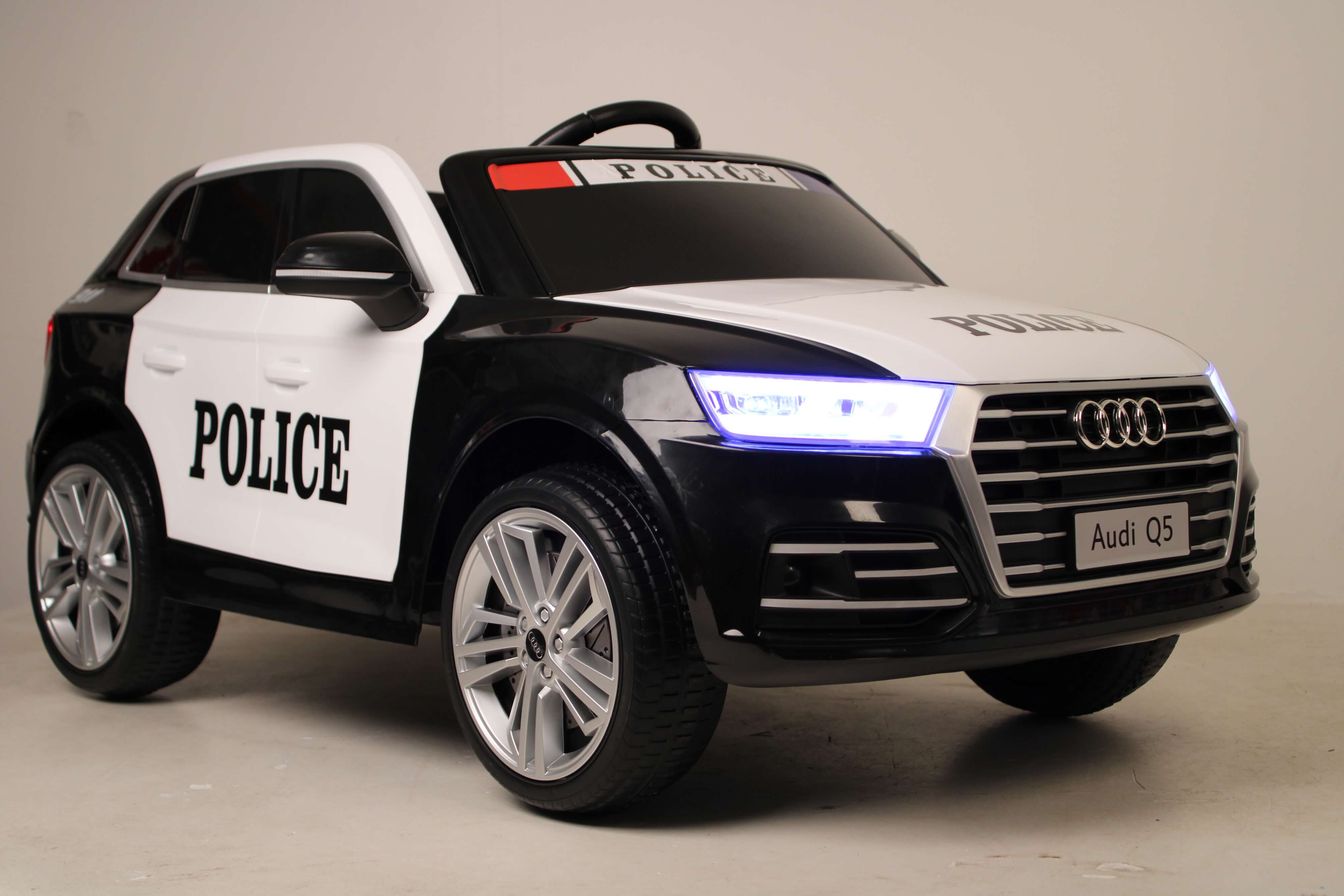 Электромобиль RiverToys Audi Q5