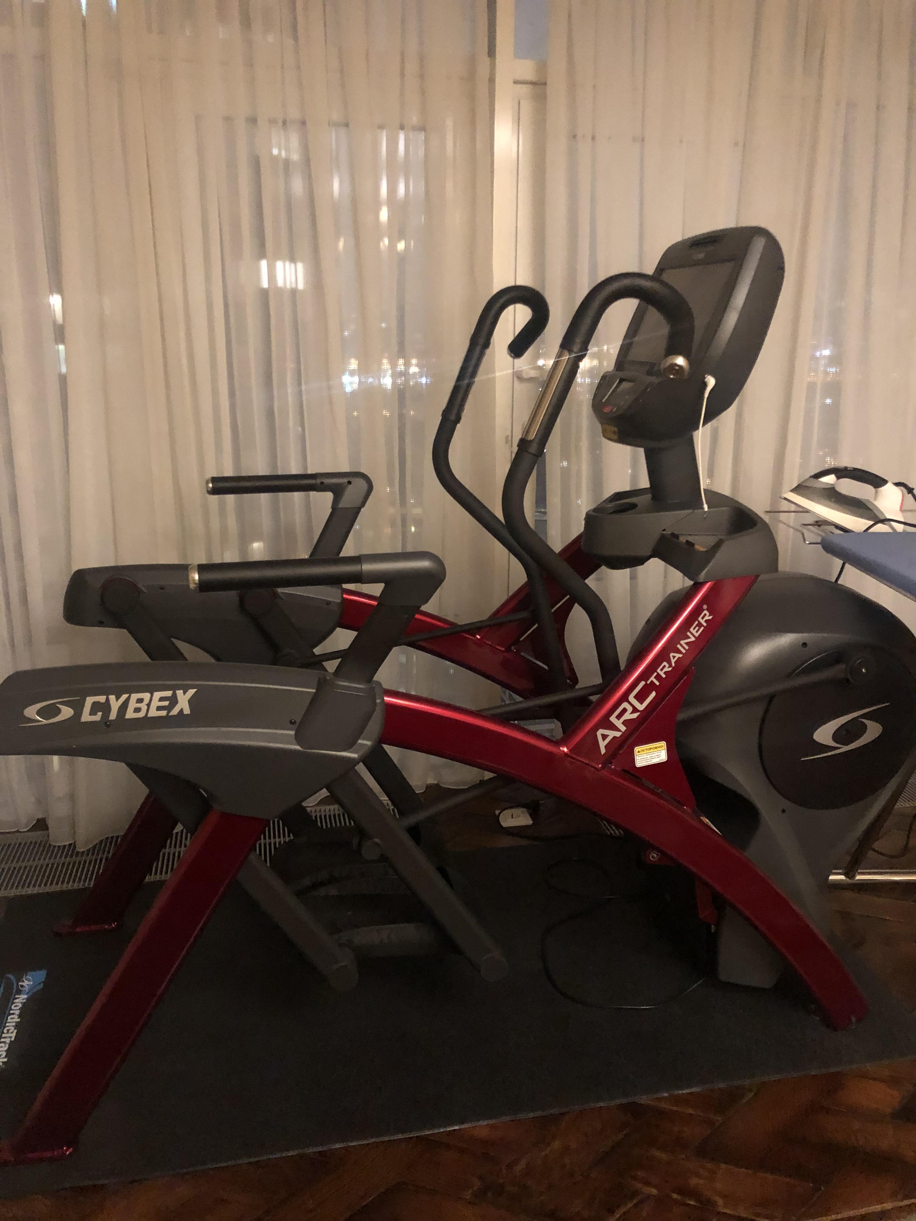 Эллиптический тренажер Arc Trainer Total Body Cybex R 50L