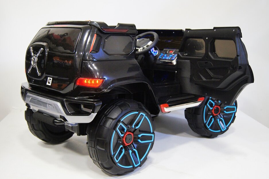 Электромобиль RiverToys Mercedes-Benz E333KX