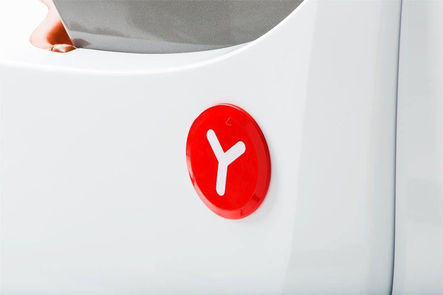 Массажное кресло Yamaguchi YA-6000 Axiom (бело-рыжее)