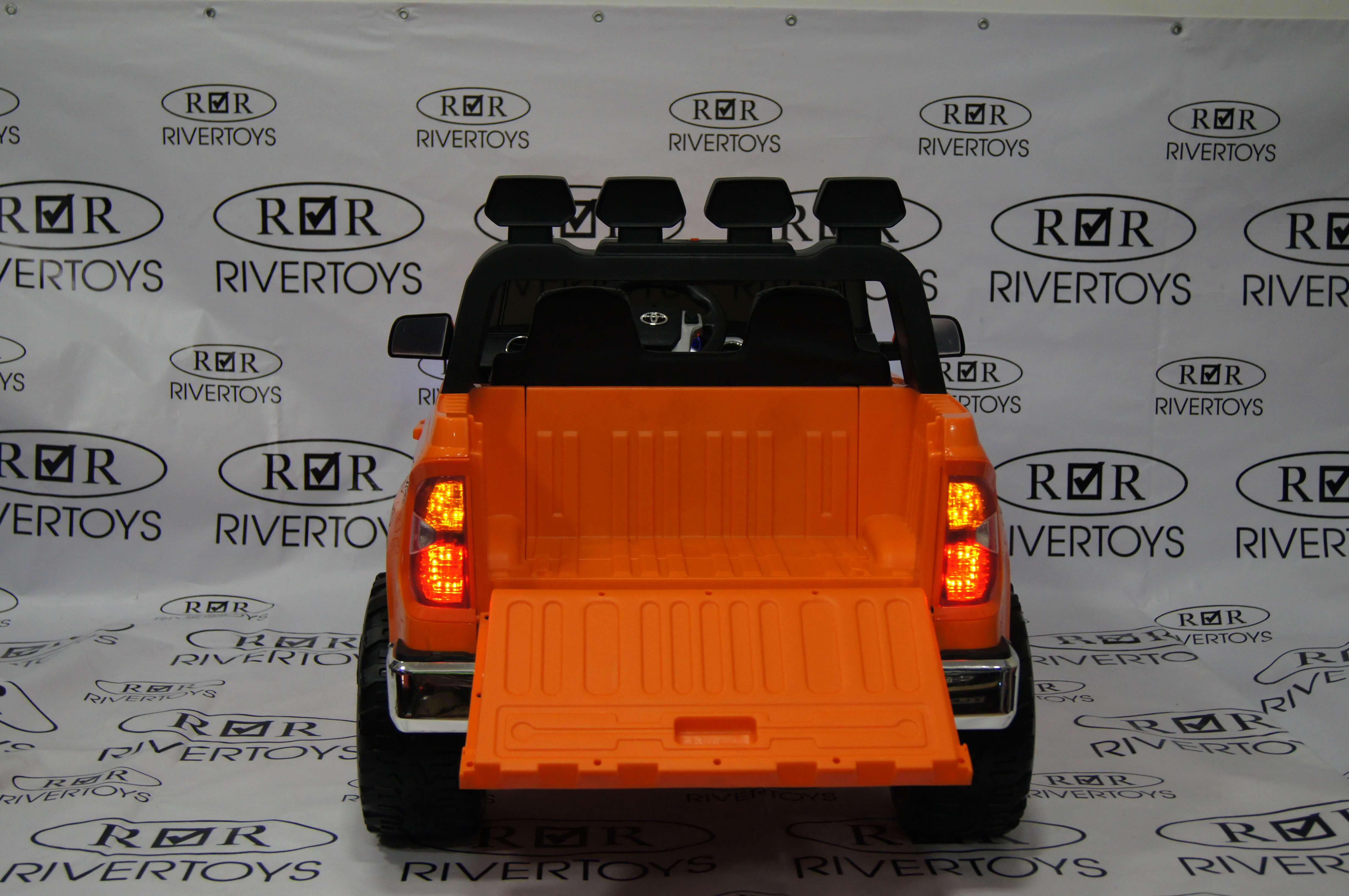 Электромобиль RiverToys TOYOTA TUNDRA MINI JJ2266