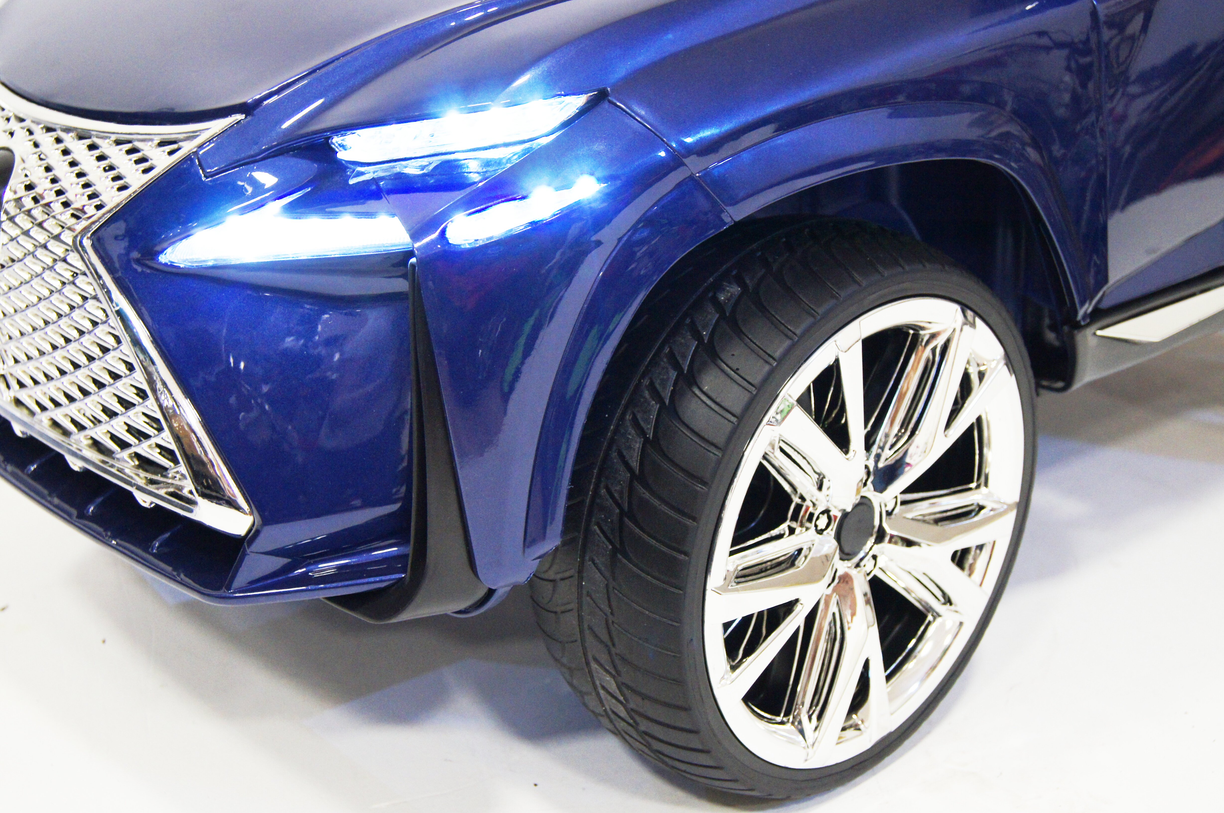 Электромобиль RiverToys Lexus Е111КХ