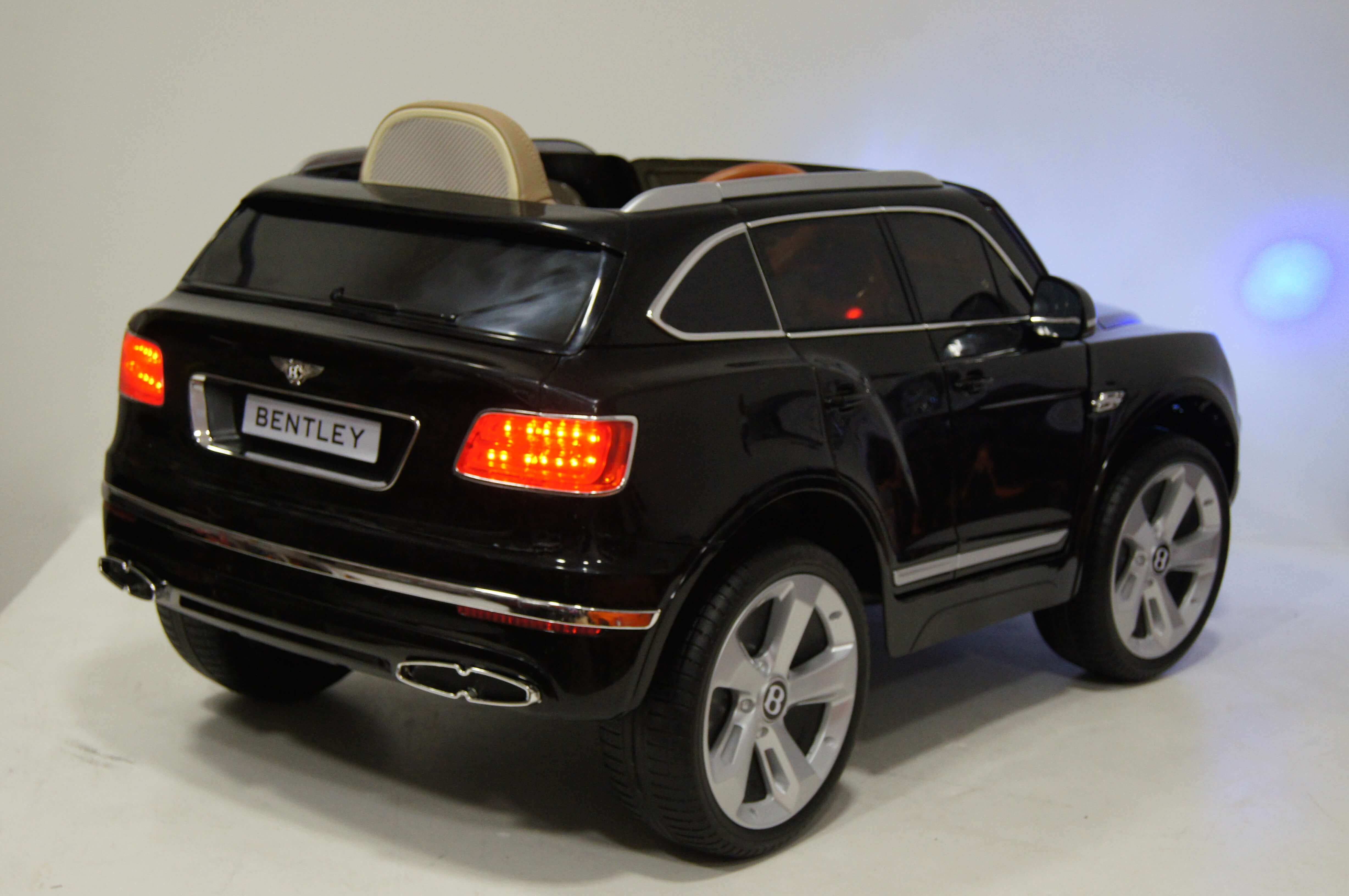 Электромобиль RiverToys BENTLEY-BENTAYGA-JJ2158