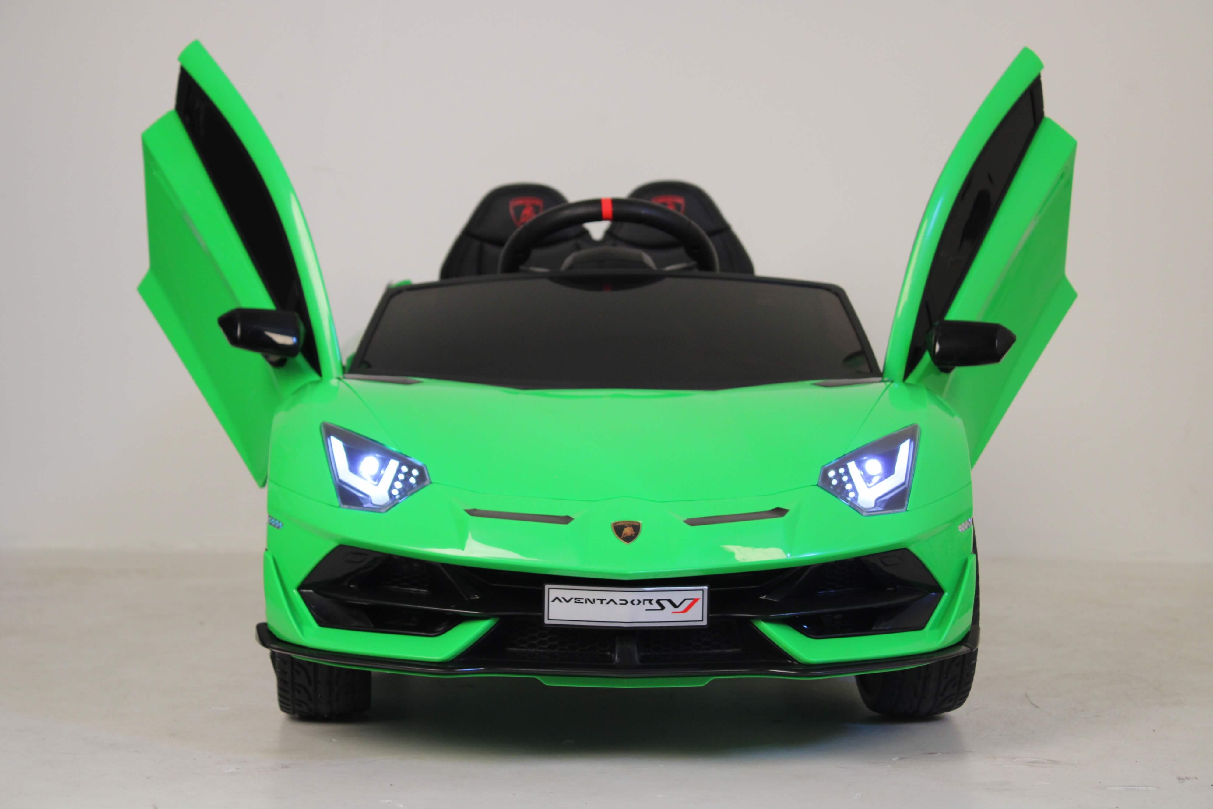 Электромобиль RiverToys LAMBORGHINI AVENDATOR SVJ - HL328