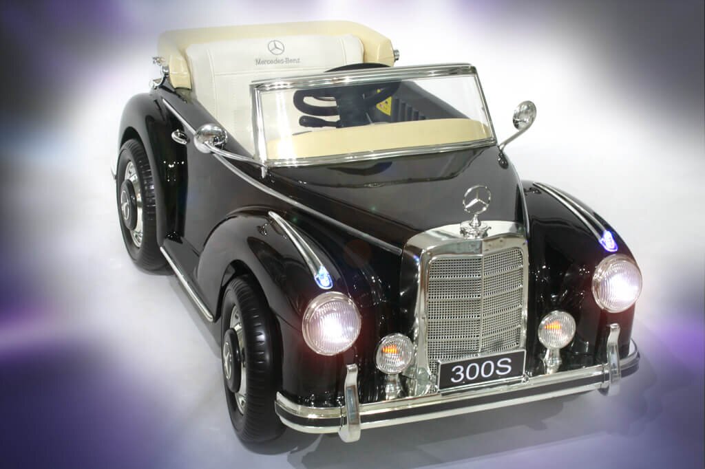 Электромобиль RiverToys Mercedes-Benz 300S