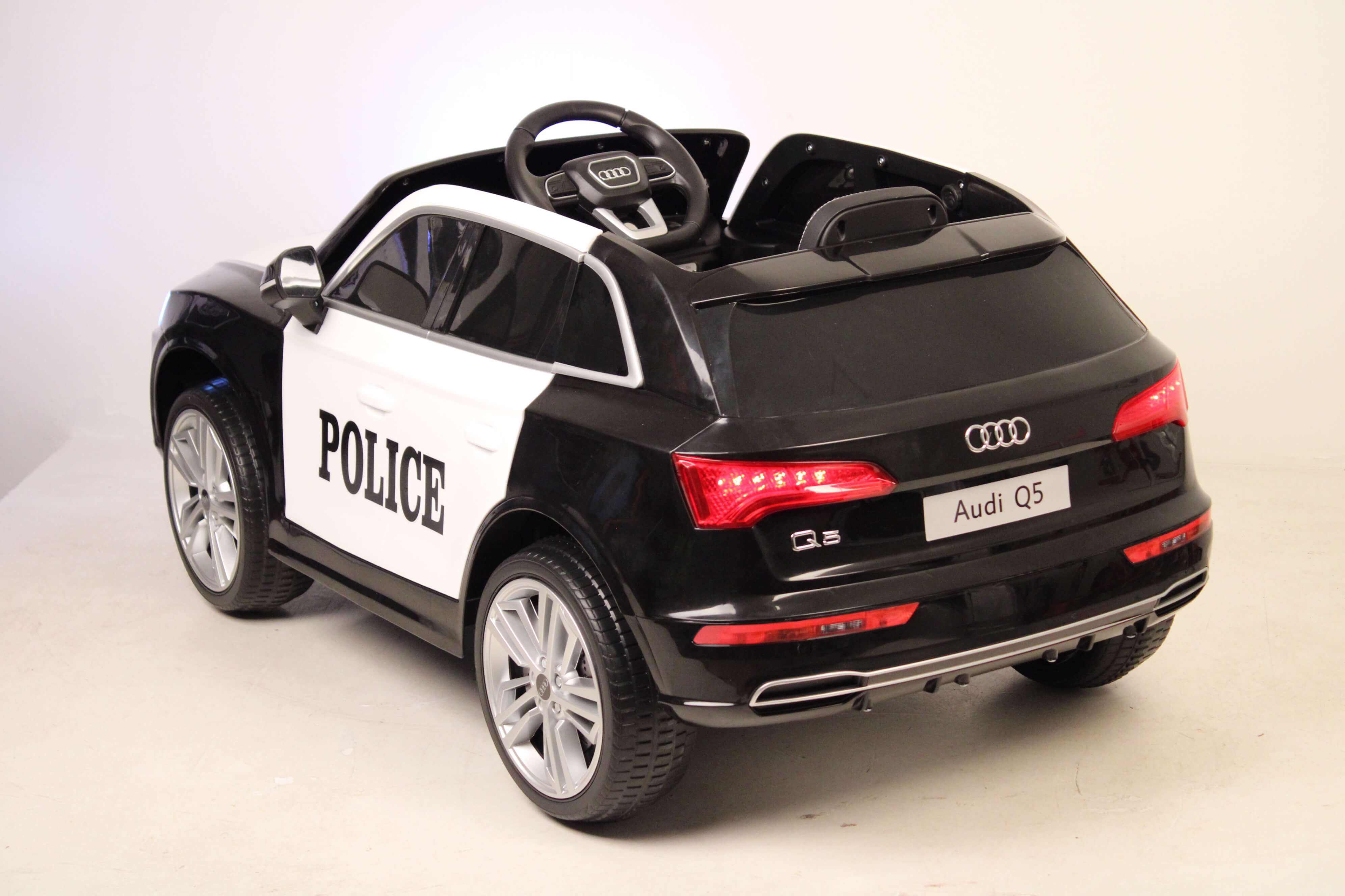 Электромобиль RiverToys Audi Q5