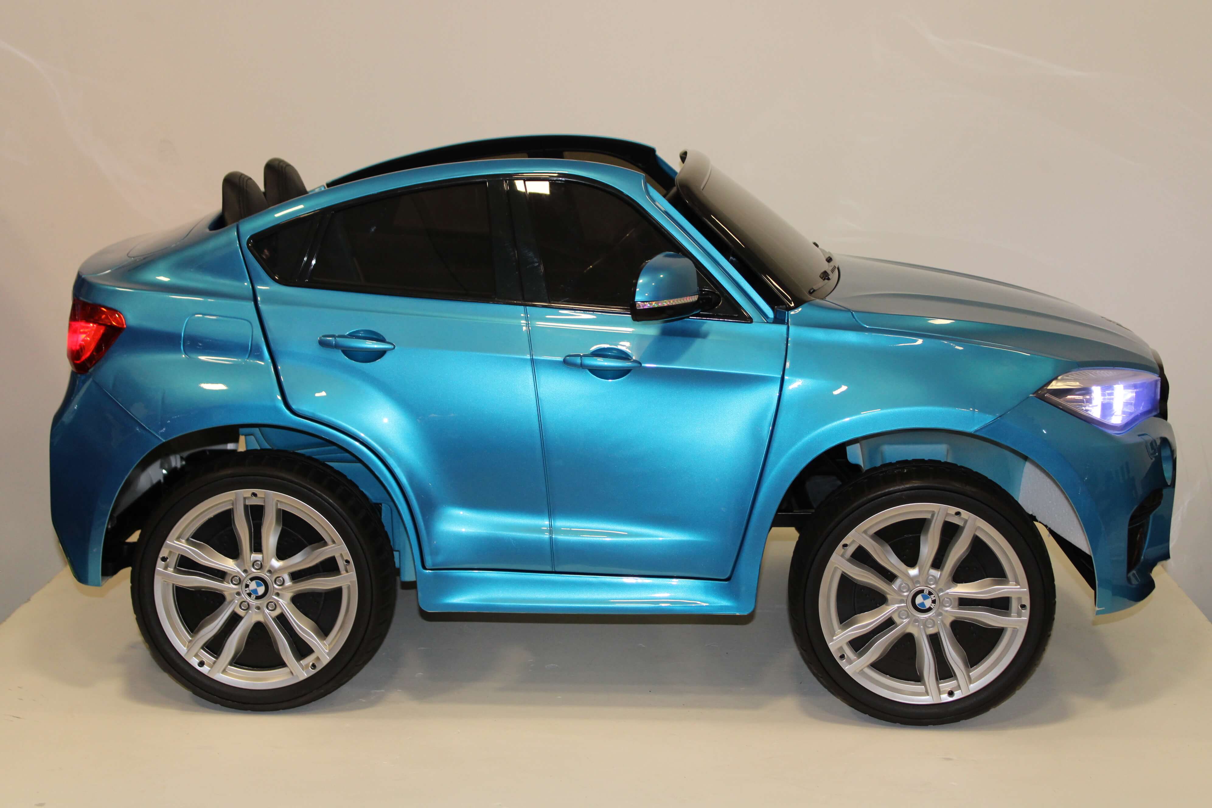 Электромобиль RiverToys BMW X6M (JJ2168)