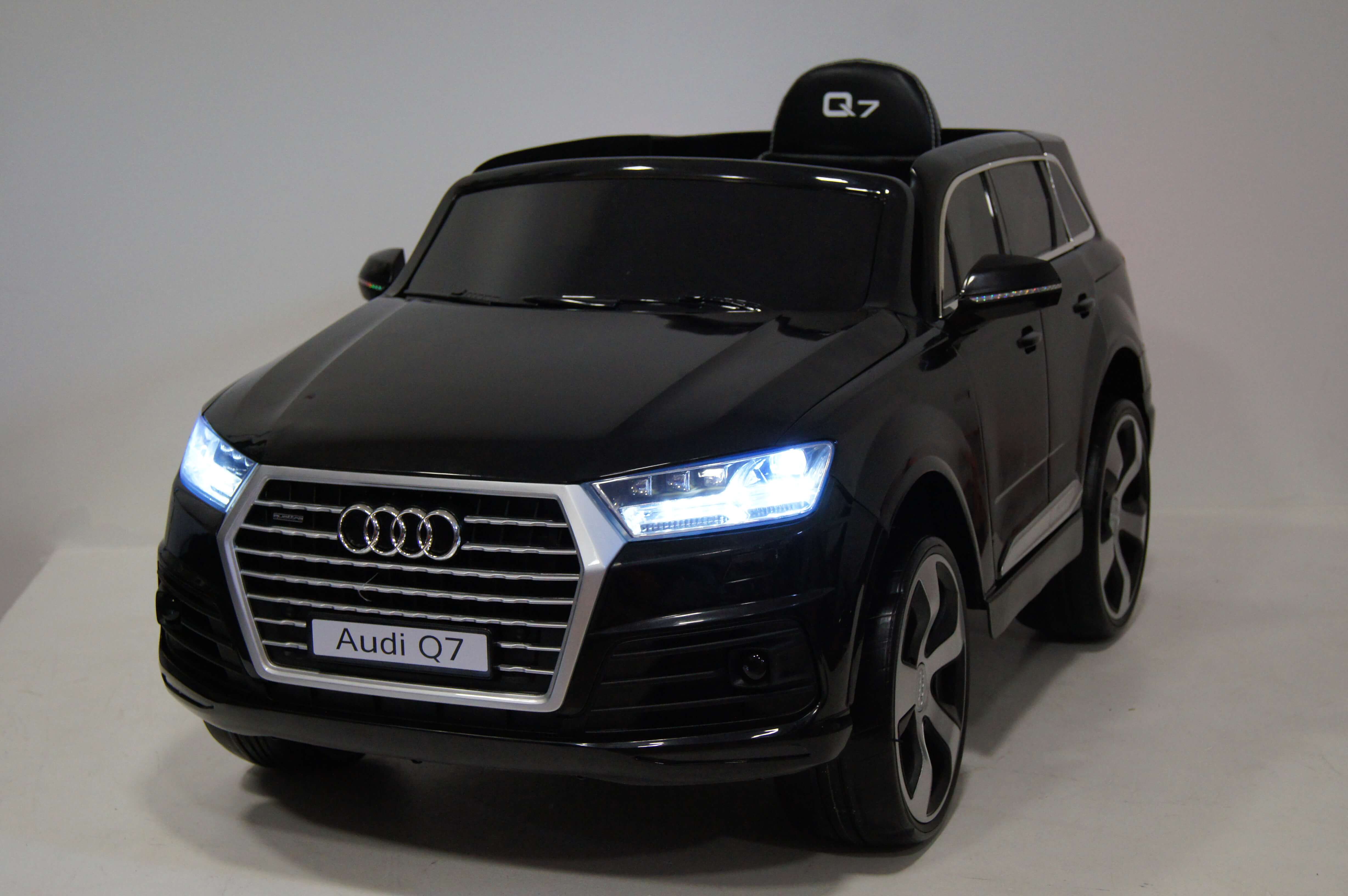 Электромобиль RiverToys AUDI Q7 QUATTRO LUX